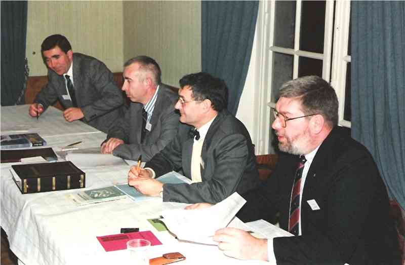 Num04.jpg - ...