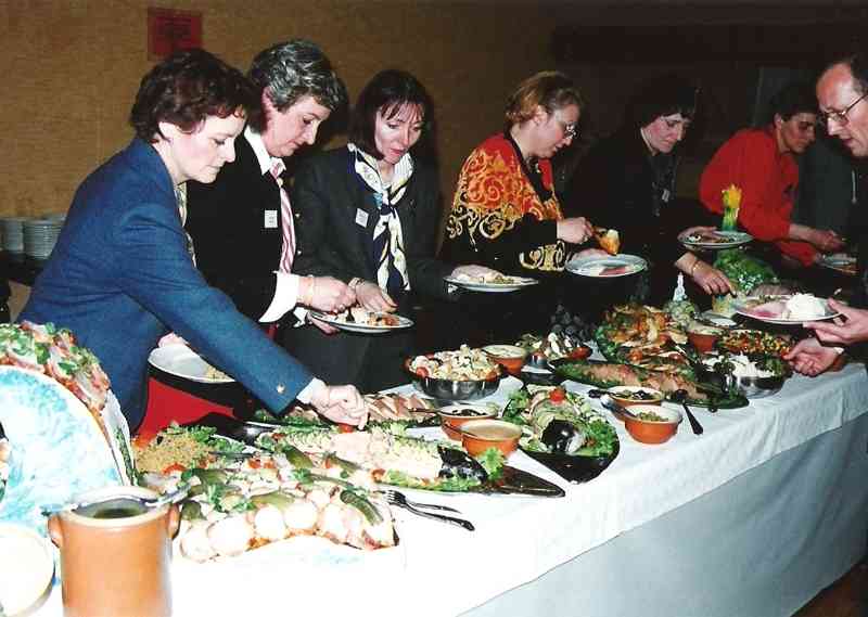 Num05.jpg - Le buffet...