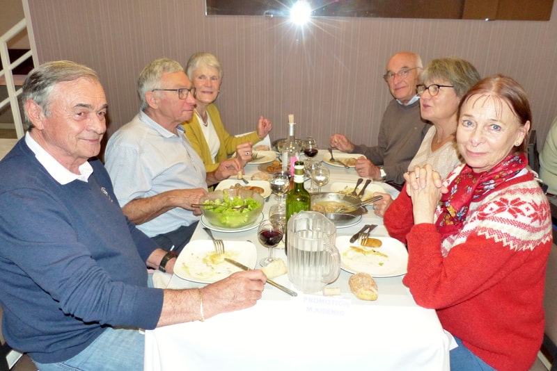 1_clement_P1230253.jpg - Les tables...