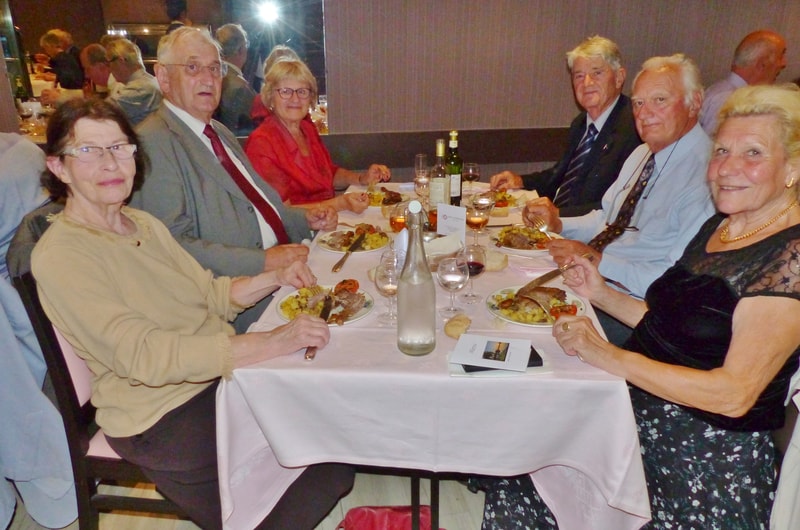 11_clement_P1230459.jpg - Les tables...