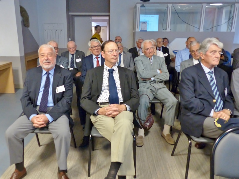 04_clem_P1250408-1688672309635.jpg - ... attentifs...