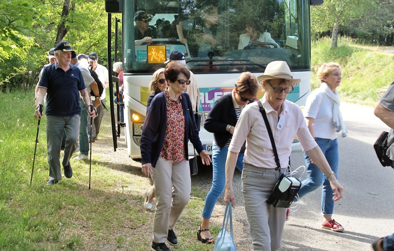 01_step_IMG_0142.jpg - À la descente du bus...