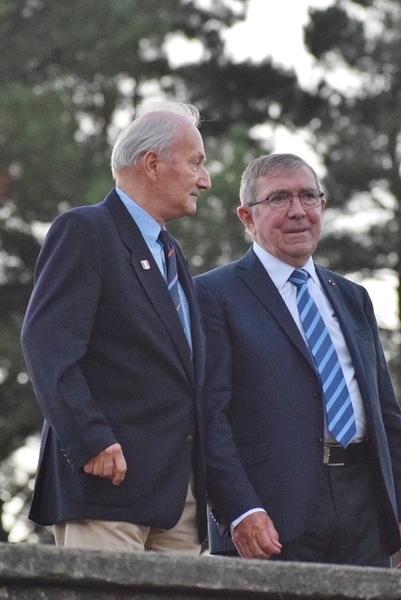 1_steles_DSC_0071.jpg - Nos représentants.